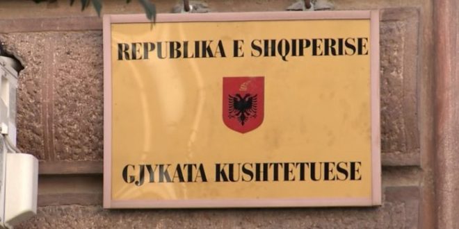 Gjykata Kushtetuese kalon për një seancë publike shkarkimin e Presidentit Meta Gjykata Kushtetuese kalon për një seancë publike shkarkimin e Presidentit Meta