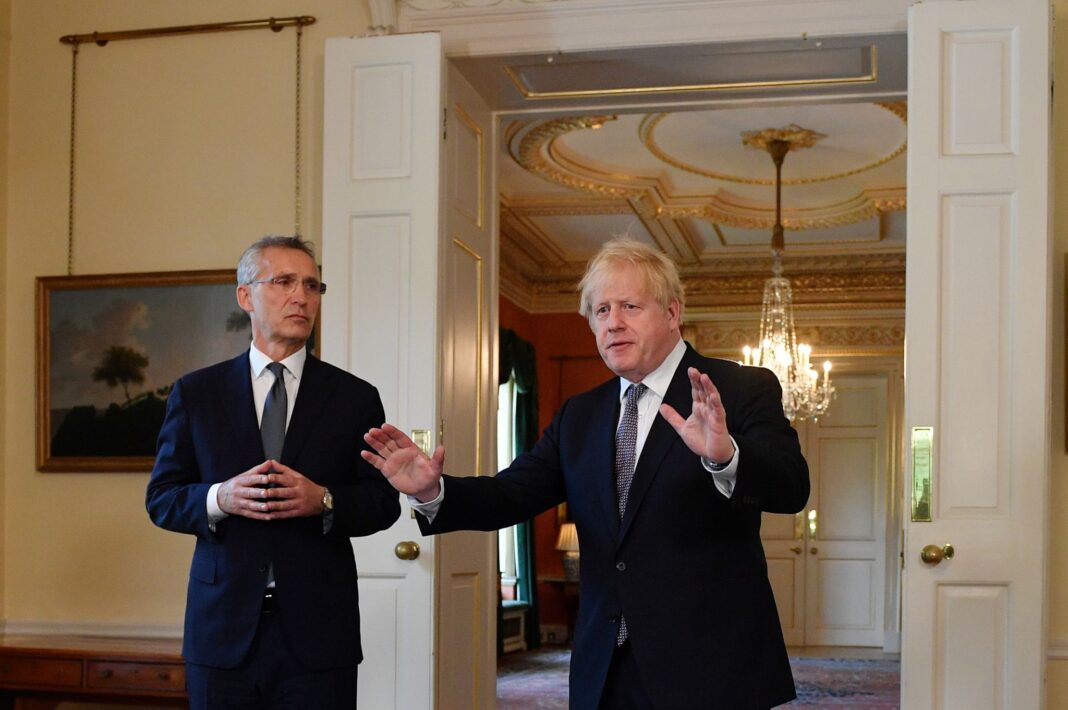 Boris Johnson u takua me Sekretarin e Përgjithshëm të NATO-s Stoltenberg, ku diskutuan për tensionin në Ukrainë Boris Johnson u takua me Sekretarin e Përgjithshëm të NATO-s Stoltenberg, ku diskutuan për tensionin në Ukrainë