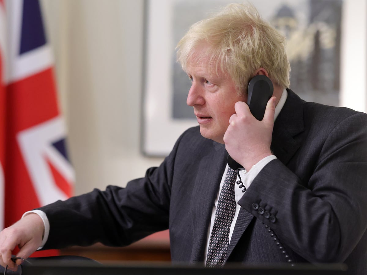 Kryeministri britanik Boris Johnson dhe kancelari gjerman Olaf Scholz zhvilluan një bisedë telefonike këtë pasdite, për situatën në Ukrainë Kryeministri britanik Boris Johnson dhe kancelari gjerman Olaf Scholz zhvilluan një bisedë telefonike këtë pasdite, për situatën në Ukrainë