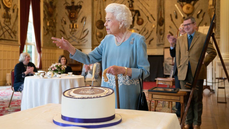 Mbretëresha Elizabetë organizoi një pritje për të shënuar 70 vjetorin e Jubileut Platinum Mbretëresha Elizabetë organizoi një pritje për të shënuar 70 vjetorin e Jubileut Platinum