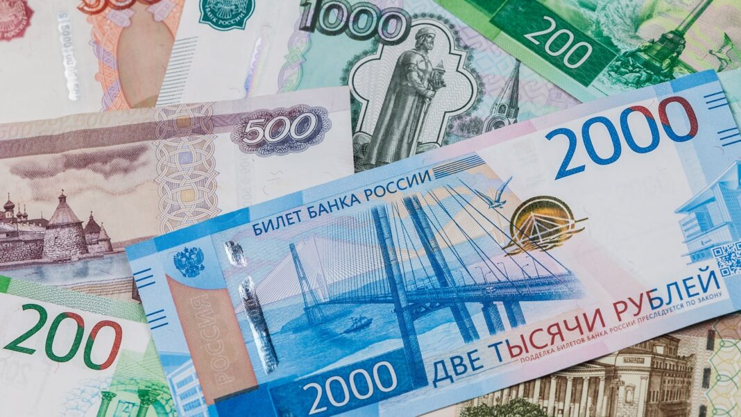 Pas sanksioneve të Perendimit bie Rubla ruse me 30 për qind Pas sanksioneve të Perendimit bie Rubla ruse me 30 për qind