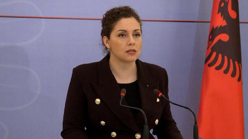 Ministrja Xhaçka njofton sanksionet e marra nga Shqipëria për Rusinë Ministrja Xhaçka njofton sanksionet e marra nga Shqipëria për Rusinë