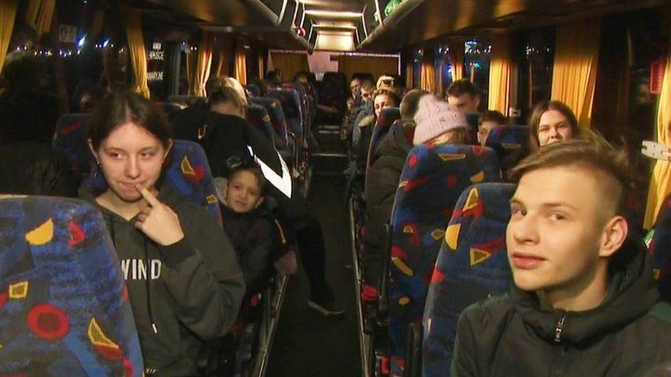 Fëmijët e Jetimores nga Ukraina mbërrijnë në Skoci Fëmijët e Jetimores nga Ukraina mbërrijnë në Skoci