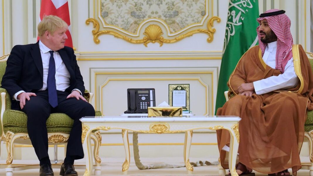 Boris Johnson takohet me Princin e Kurorës së Mbretërisë së Arabisë Saudite, Muhamed bin Salman Boris Johnson takohet me Princin e Kurorës së Mbretërisë së Arabisë Saudite, Muhamed bin Salman