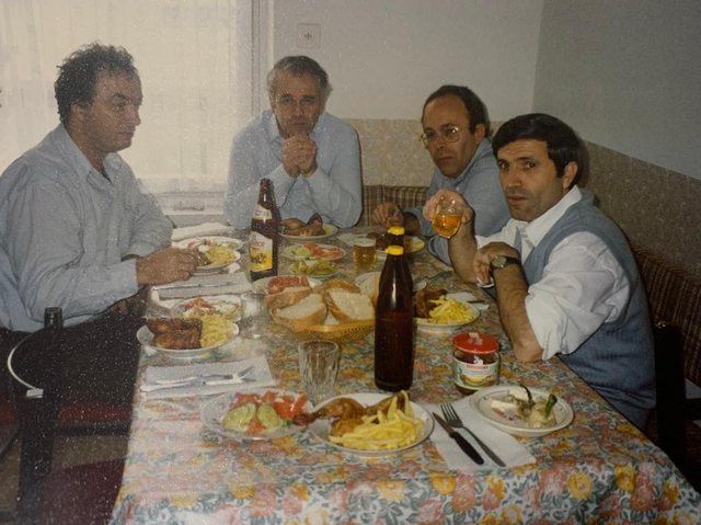Foto e Rrallë: Kur udhëheqësit e PS takonin themeluesin e UÇK-së në 1992 Foto e Rrallë: Kur udhëheqësit e PS takonin themeluesin e UÇK-së në 1992