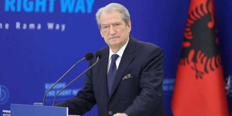 Të gjithë gënjejnë vetëm Berisha jo! Ishin montazh, postuan video të regjistruara kohë më parë Të gjithë gënjejnë vetëm Berisha jo! Ishin montazh, postuan video të regjistruara kohë më parë