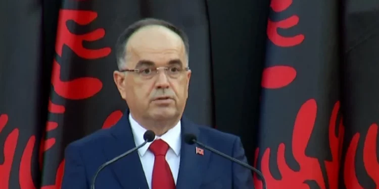 Presidenti Begaj përgëzon qytetarët e Kosovës që shprehën vullnetin e lirë me votë Presidenti Begaj përgëzon qytetarët e Kosovës që shprehën vullnetin e lirë me votë