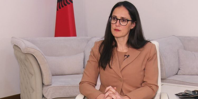 Paga mesatare 900 euro, Ibrahimaj: E realizueshme, ja ku do të gjenden paratë Paga mesatare 900 euro, Ibrahimaj: E realizueshme, ja ku do të gjenden paratë