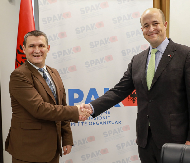 Ambasada e SHBA “zbarkon” në SPAK, mesazhi i fortë: Keni mbështetjen tonë të plotë për çrrënjosje Ambasada e SHBA “zbarkon” në SPAK, mesazhi i fortë: Keni mbështetjen tonë të plotë për çrrënjosje