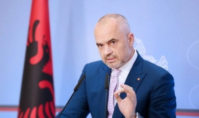 Kryeministri Edi Rama-ultimatum bankave: Brenda këtij viti pensionistët t’i marrin paratë online Kryeministri Edi Rama-ultimatum bankave: Brenda këtij viti pensionistët t’i marrin paratë online
