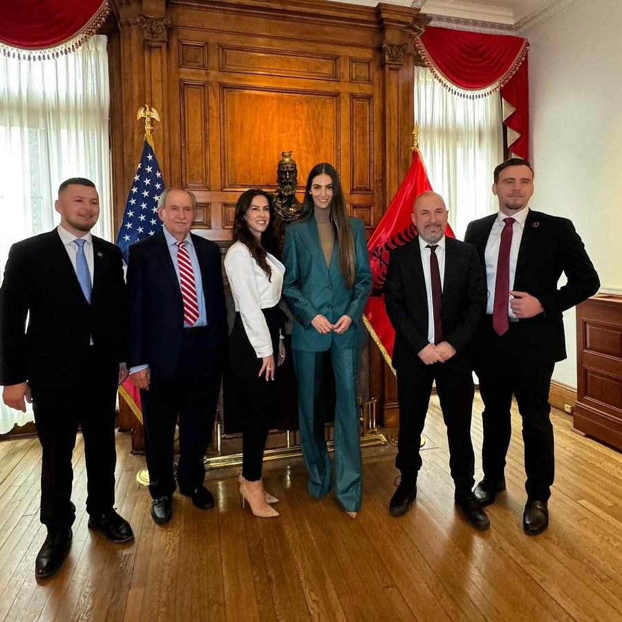 SHBA: Modelja shqiptare konsull nderi në Florida SHBA SHBA: Modelja shqiptare konsull nderi në Florida SHBA