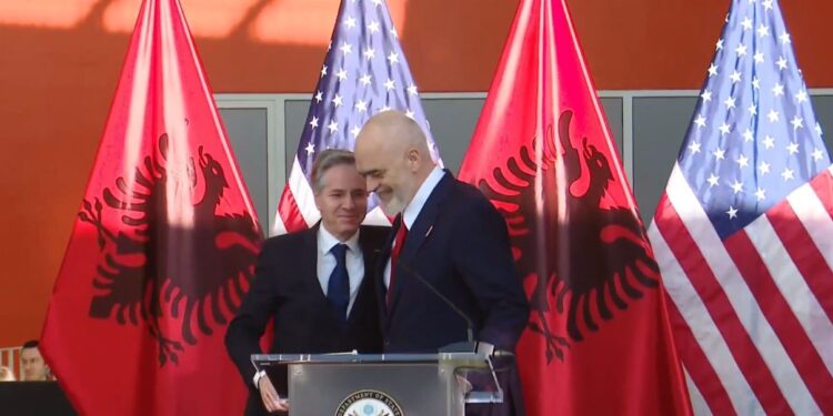Rama përshëndet vizitën e Blinken: Kam lajme të mira! Diktatori po rrotullohet në varr sot! (VIDEO) Rama përshëndet vizitën e Blinken: Kam lajme të mira! Diktatori po rrotullohet në varr sot! (VIDEO)