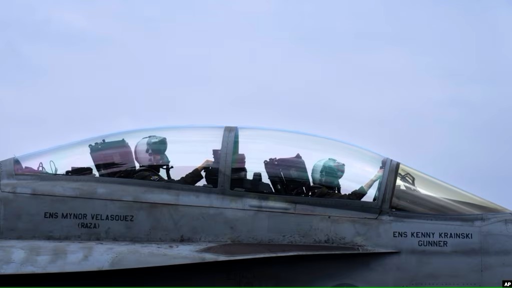 SHBA dhe forcat aleate rrëzon dhjetra dronë të rebelëve Houthi SHBA dhe forcat aleate rrëzon dhjetra dronë të rebelëve Houthi