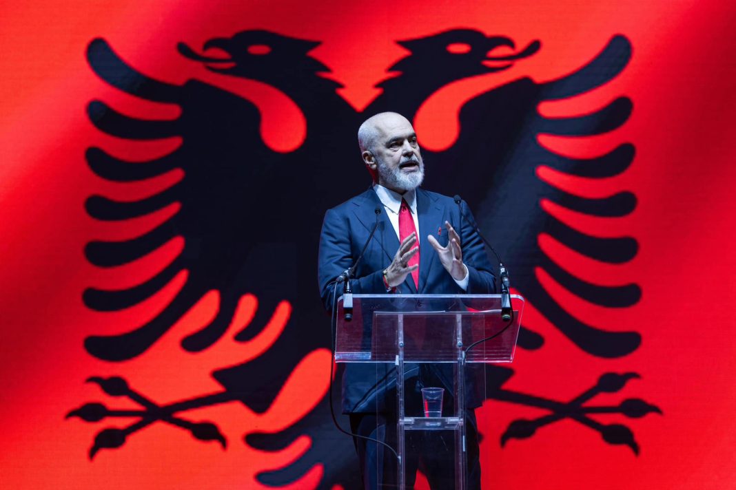 Premtimet e Ramës në takimin me shqiptarët në Londër Premtimet e Ramës në takimin me shqiptarët në Londër