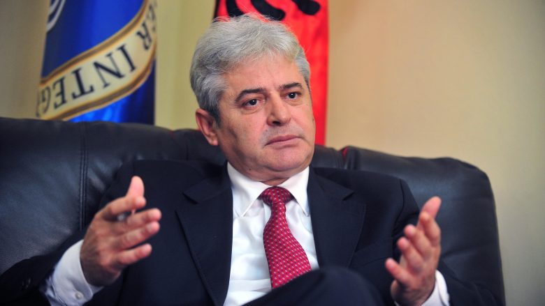 Ali Ahmeti: Nëse hiqni gjuh shqipe, do të keni pasoja! Ali Ahmeti: Nëse hiqni gjuh shqipe, do të keni pasoja!