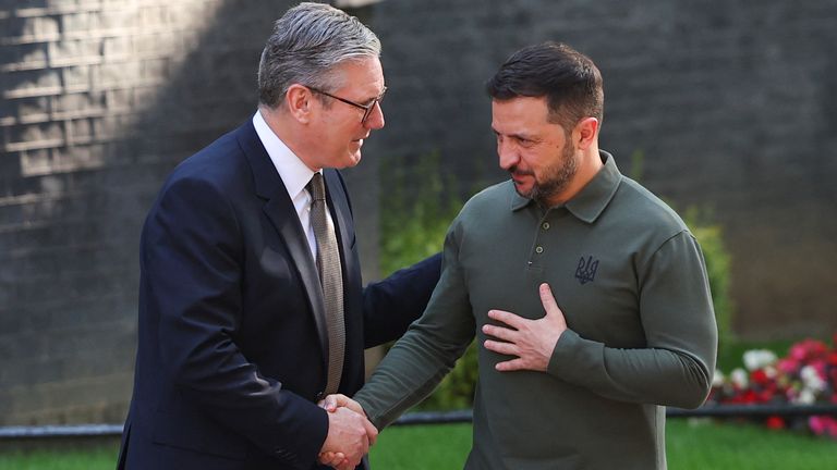 Trump e quan “diktator”, Starmer del në mbështetje të Zelenskyt Trump e quan “diktator”, Starmer del në mbështetje të Zelenskyt