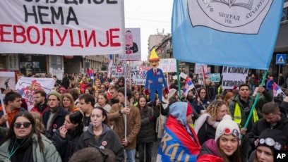 Serbia tronditet nga protestat e fuqishme Serbia tronditet nga protestat e fuqishme