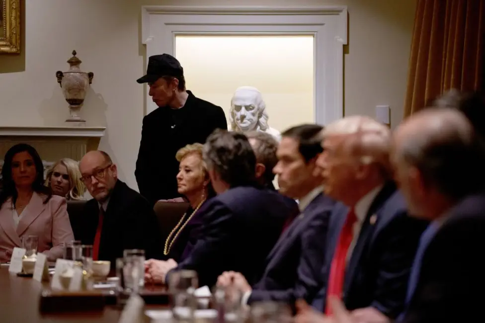 Trump mbledh sekretarët e kabinetit të tij për të diskutuar për Elon Musk Trump mbledh sekretarët e kabinetit të tij për të diskutuar për Elon Musk
