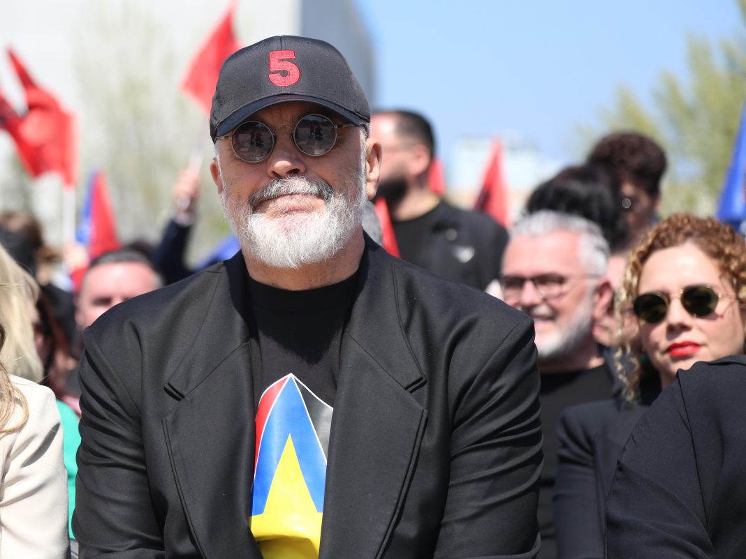 Në fakt, fushatë të stilit trampist po bën Edi Rama Në fakt, fushatë të stilit trampist po bën Edi Rama