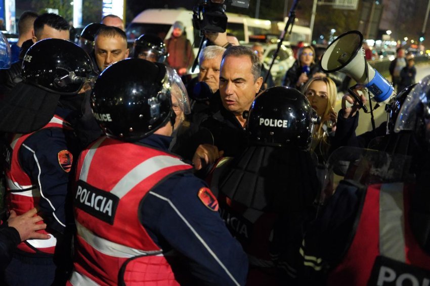 Shqipëria dhe Serbia: Një sinkronizim protestash apo një orkestrim politik i jashtëm? Shqipëria dhe Serbia: Një sinkronizim protestash apo një orkestrim politik i jashtëm?