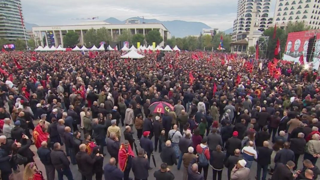 Diçka për protestën (leksion për hipokrizinë) Diçka për protestën (leksion për hipokrizinë)