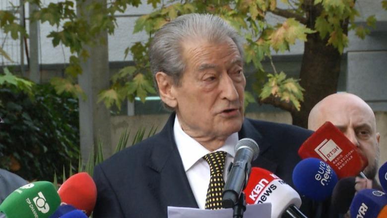 SPAK i dorëzon Berishës thirrjen për “21 Janarin” gjatë paraqitjes për çështjen “Partizani” SPAK i dorëzon Berishës thirrjen për “21 Janarin” gjatë paraqitjes për çështjen “Partizani”