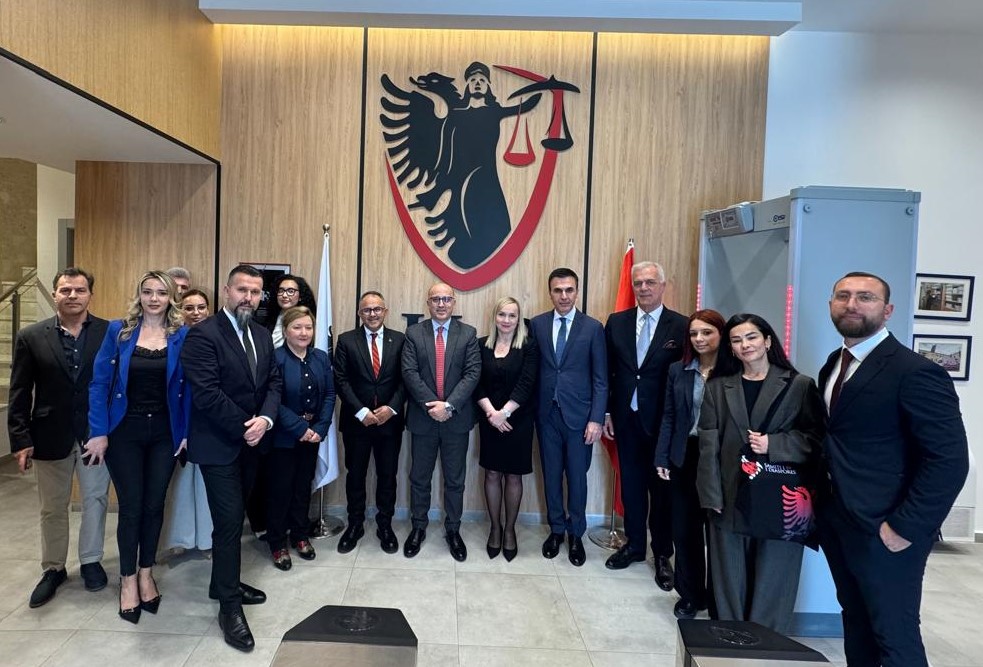 Juristët nga Londra në Tiranë: Diaspora hyn në zemër të debatit për reformën në drejtësi Juristët nga Londra në Tiranë: Diaspora hyn në zemër të debatit për reformën në drejtësi