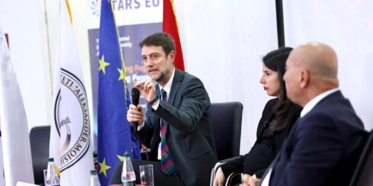 Hoxha: Të rinjtë, çelësi i integrimit europian të Shqipërisë dhe rol politik rajonal Hoxha: Të rinjtë, çelësi i integrimit europian të Shqipërisë dhe rol politik rajonal