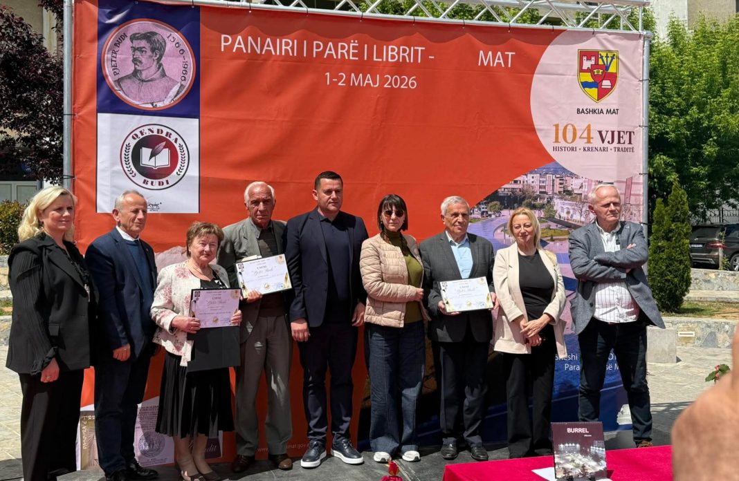 Burreli rikthen vëmendjen kulturore me Panairin e Parë të Librit në Mat Burreli rikthen vëmendjen kulturore me Panairin e Parë të Librit në Mat
