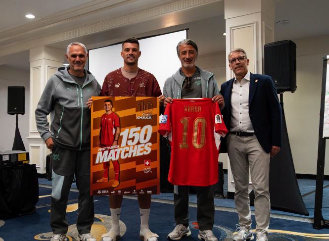 Granit Xhaka nderohet nga Federata e Zvicrës, merr një dhuratë të veçantë për jubileun e 150 ndeshjeve Granit Xhaka nderohet nga Federata e Zvicrës, merr një dhuratë të veçantë për jubileun e 150 ndeshjeve