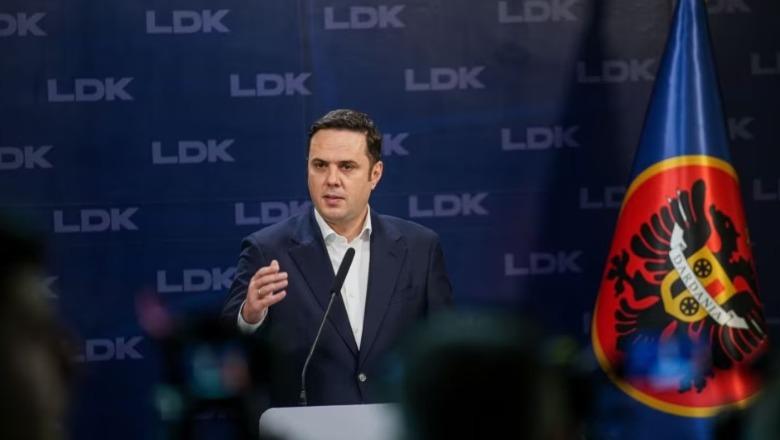 LDK tërhiqet nga kërkesat për pushtet: Abdixhiku ia lë Vetëvendosjes përgjegjësinë për zgjidhjen e krizës institucionale LDK tërhiqet nga kërkesat për pushtet: Abdixhiku ia lë Vetëvendosjes përgjegjësinë për zgjidhjen e krizës institucionale