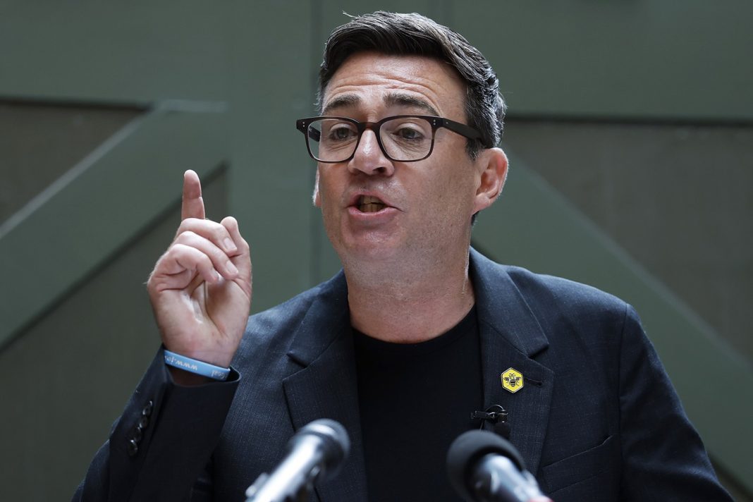 Andy Burnham nis nismën kombëtare për t’i dhënë fund fjetjes së njerzve në rrugë Andy Burnham nis nismën kombëtare për t’i dhënë fund fjetjes së njerzve në rrugë