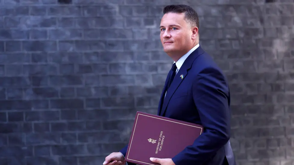 Britania e Madhe u bën thirrje qytetarëve të përgatiten për emergjenca: Nga fatkeqësitë natyrore te sulmet kibernetike dhe kërcënimet terroriste Britania e Madhe u bën thirrje qytetarëve të përgatiten për emergjenca: Nga fatkeqësitë natyrore te sulmet kibernetike dhe kërcënimet terroriste